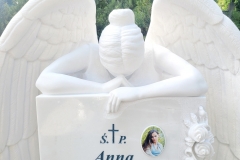 026 Rzezba pelnoplastyczna aniola z bialego marmuru greckiego Thassos, Leszno