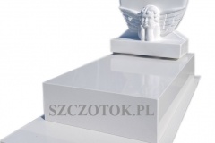 279-Pomniczek-dzieciecy-z-bialego-konglomeratu-kwarcowego-wraz-z-rzezba-aniolka-i-serca-z-bialego-marmuru-greckiego-Krakow