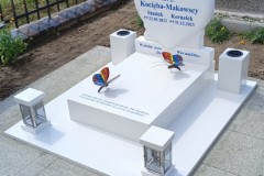 285-Pomnik-bialy-dzieciecy-z-konglomeratu-kwarcowego-wraz-z-rzezba-serca-z-bialego-marmuru-Rywald-woj.kujawsko-pomorskie