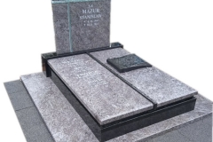 124 Nagrobek granitowy ze szklem w tablicy na grobowiec rodzinny, Cwiklice, k.Pszcyny