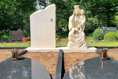 126 Pomnik z ciemnego granitu na grobowcu rodzinnym wraz z rzezba pelnoplastyczna Madonny z dzieciatkiem z piaskowca, Niemcy