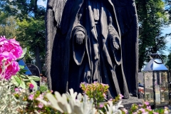 139 Pomnik z czarnego granitu wraz z rzezba mrocznego anioła na grobowcu rodzinnym, Cwiklice k.Pszczyny