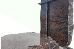 155 Nagrobek granitowy w formie surowych ciosan na grobowcu, Oswiecim