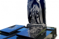189 Pomnik z czarnego granitu wraz z rzezba mrocznego anioła na grobowcu rodzinnym, Cwiklice k.Pszczyny