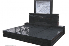 18 czarny grobowiec z marmurowa plaskorzezba