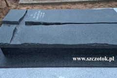 231-Pomnik-ciemny-granitowy-na-grobowiec-Bialystok