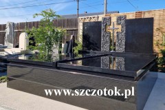250-Pomnik-na-grobowcu-z-czarnego-granitu-Miedzybrodzie-Bialskie
