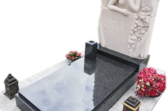 44 Nagrobek, grobowiec granitowy wraz z rzezba aniola z piaskowca, Tarnowskie Gory, rzezbiarz Janusz Moroń