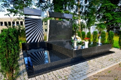 020 nagrobki nowoczesne -  czarny pomnik ze szklem pszczyna