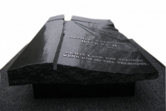 sarkofag - nagrobek nowoczesny z granitu wraz ze szklem artystycznym poznan