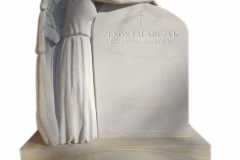 583 Pomnik nowoczesny z rzezba aniola z piaskowca, Tychy, rzeźbiarz Janusz Moroń