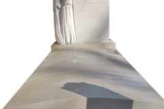 Pomnik nowoczesny z rzezba aniola z piaskowca, Tychy, rzeźbiarz Janusz Moroń