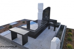 236 Pomnik pojedynczy z czarnego granitu w polaczeniu z rzezba z bialego greckiego marmuruThassos wraz z galanteria nagrobkowa, Sosnowiec