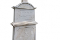 Pomnik pojedynczy z piaskowca w formie kapliczki, Zalesie Górne, woj.mazowieckie