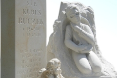 036 pomnik dzieciecy - rzezba nagrobna z piaskowcajanowice kbielska-bialej