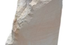 082 Rzezba z piaskowca motyla na skale